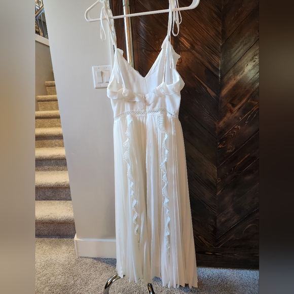 BEAUTIFUL white dress! - Picture 4 of 4